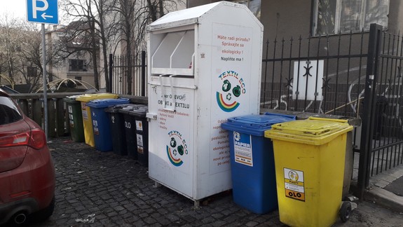 Radíme: Odpady z plastov treba pred vyhodením do triedeného zberu stlačiť