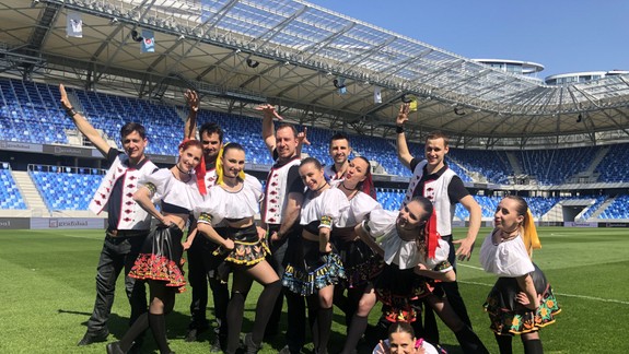 FOTO a VIDEO: Pozrite sa, čo vystrájali tanečnice z folklórneho súboru Čarovné ostrohy na Tehelnom poli!