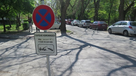 Pozor na autá v lokalite Nivy – Ružinov začína s blokovým čistením ulíc!