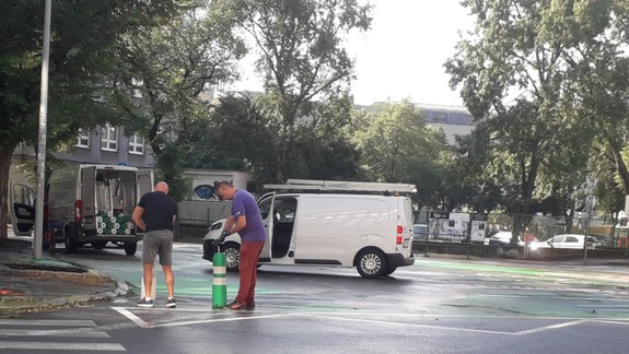 Premena sa začína: Na križovatke Vazovova - Mýtna a Mudroňovej už odstraňujú plastové stĺpiky