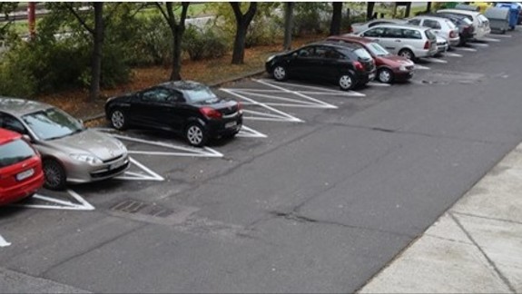 Z ulíc Karlovej Vsi odstránili 52 nepoužívaných áut