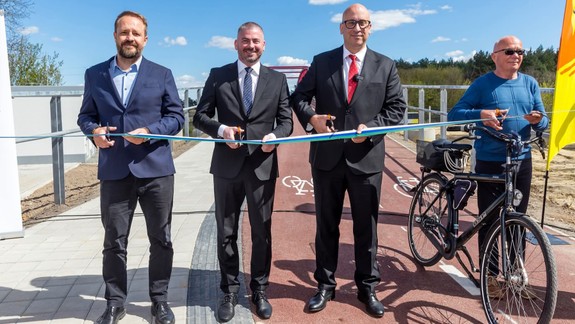 V Malackách slávnostne otvorili cyklolávku ponad diaľnicu D2