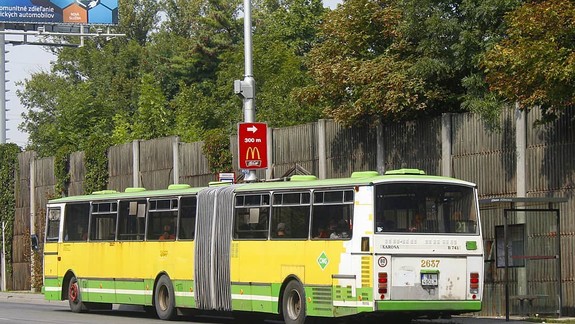 FOTO: DPB nakúpil 70 nových kĺbových autobusov - staré Karosy končia