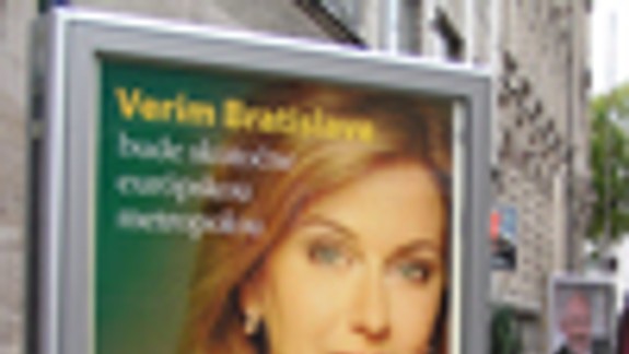 Nelegálne citylighty bude riešiť krajský stavebný úrad