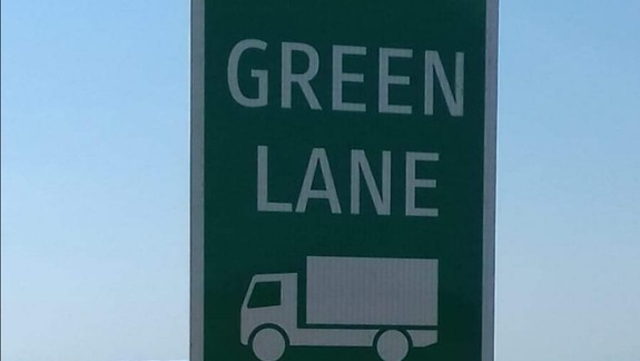 Pred hranicami dnes pribudne nová značka. Viete, čo znamená?