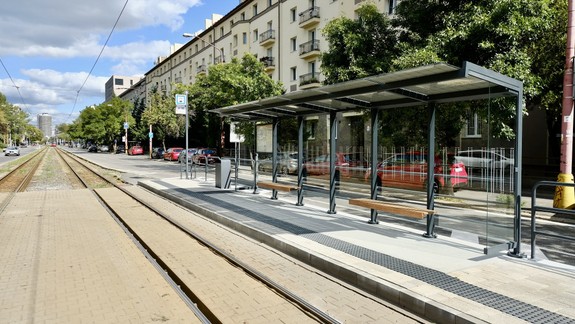 VIDEO: Denne pracovníci Komunálneho podniku vysypú vyše 1 000 košov, umyjú a zametú zastávky