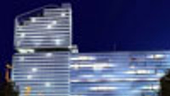 Proti megakasínu v Jarovciach sú tisícky Slovákov