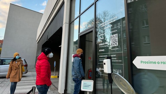 Máte nad 60 rokov?  Ak máte podozrenie na COVID-19, je možné využiť bezplatný PCR test