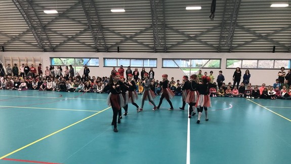 Slávnostné otvorenie športovej haly v Záhorskej Bystrici spoja s muzikálom