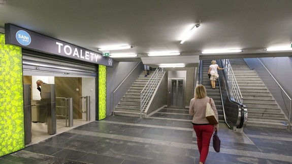 FOTO: Ďalší problém vynoveného podchodu na Trnavskom mýte – nefungujú v ňom verejné toalety!