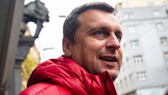 FOTO: Zverejnili fotografiu, ako malo vyzerať auto Andreja Danka po náraze do semafora