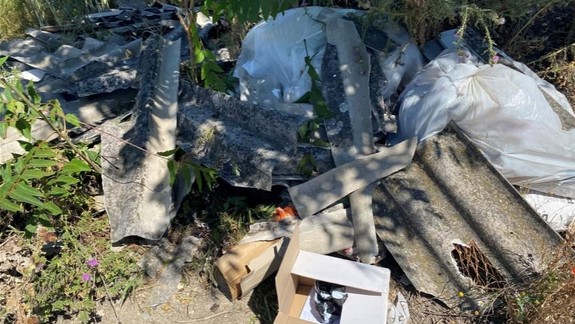 Vysypal odpad v prírode, už má na krku policajné obvinenie