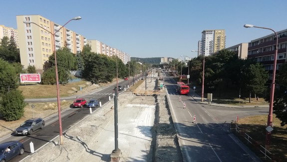 Pri obnove Karloveskej radiály došlo k zdržaniu niektorých prác