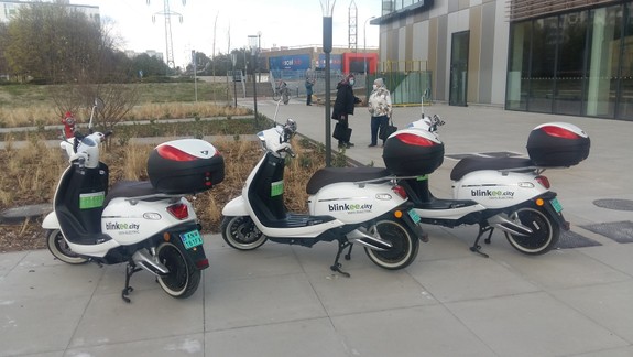 NOVINKA: Zdieľané e-skútre v uliciach Bratislavy. A šoférovať ich môžu už pätnásťroční!