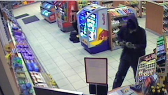 Polícia pátra po mužovi, ktorý prepadol benzínku