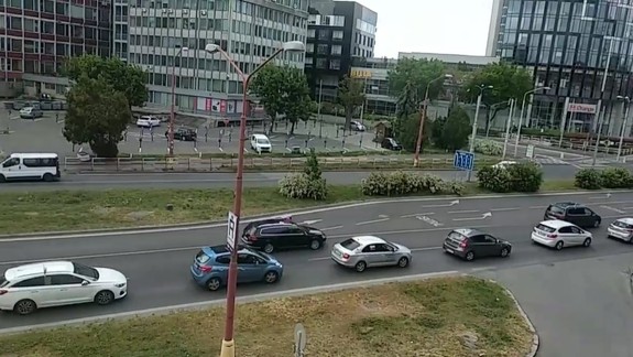 VIDEO: Stovky áut vyrazili do ulíc a hlasitým trúbením na seba upozorňovali Bratislavčanov...
