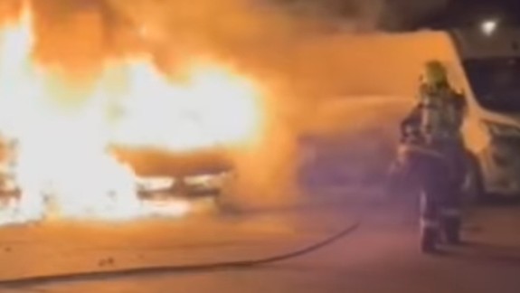 V Podunajských Biskupiciach zhorelo v noci niekoľko áut