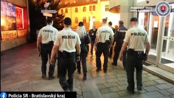 AUDIO: Do Bratislavy sa hrnie 1500 vojakov? Poznáte hlas, ktorý šíri tento hoax?