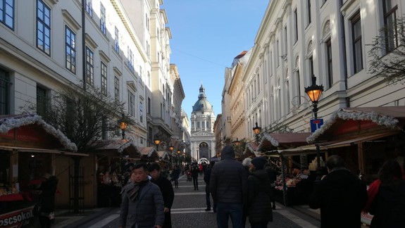 VIDEO a FOTO: Z Bratislavy do Budapešti: Porovnali sme naše vianočné trhy so susedmi