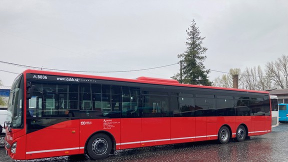 Na linke Bratislava - Rohožník budú premávať 14,5 metra dlhé autobusy