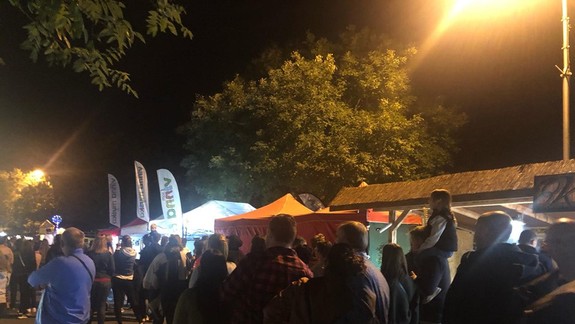 FOTO a VIDEO: Bola to chyba? Vinobrania v Rači a Pezinku sa konajú súčasne, boli sme tam