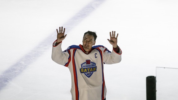 FOTO a VIDEO: Hokejista Miroslav Šatan sa lúčil s aktívnou kariérou a bolo to veľkolepé, ale aj dojímavé