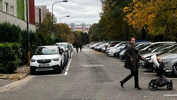 Zavedenie PAAS v Petržalke: Obyvatelia si vybojovali doplnenie parkovacích miest o ďalšie