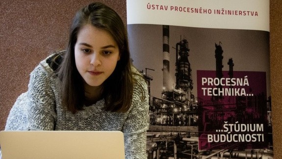 Obdivuhodná gymnazistka: Karin báda vo vysokoškolských laboratóriách, chce ísť na súťaž fyzikov do Číny