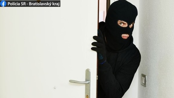 Zlodeji už vykradnú hádam všetko. Jeden sa zameral na automat na kávu