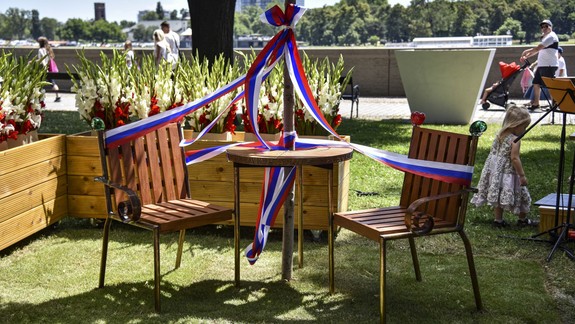 VIDEO: Na Vajanského nábreží odhalili lavičku Václava Havla