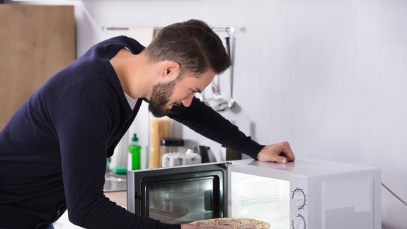 Fakty o používaní mikrovlnky: Aké pravidlá treba pri jej používaní dodržiavať?