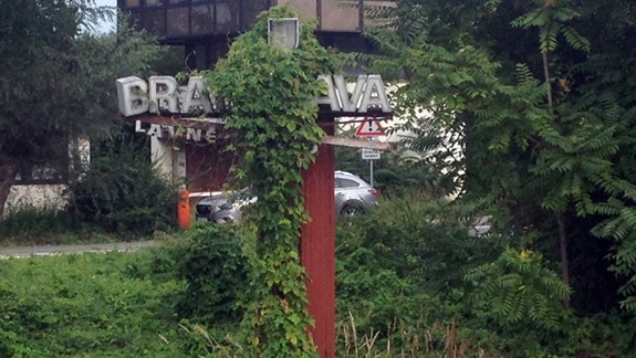 Má vítací stĺp odstrániť magistrát alebo Ivanka pri Dunaji?