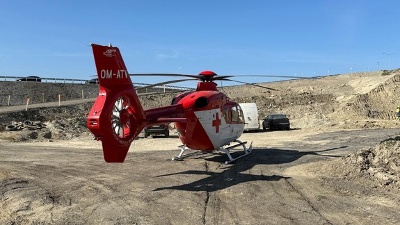 Na stavbe diaľnice D1 zavalilo robotníka: 27-ročného muža transportovali vrtuľníkom do nemocnice