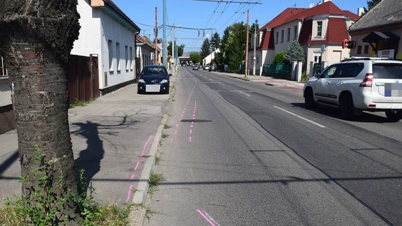 Na Mierovej zrazilo auto motocyklistu. Nevideli ste to náhodou?