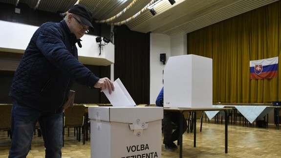 Volebné miestnosti sa otvorili, Slováci si volia nového prezidenta