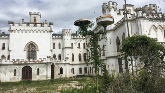 Rekonštrukcia kaštieľa v Rusovciach: Úrad vlády vyhlási výzvu na základné ponuky