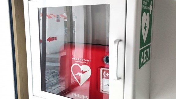 Polícia počas víkendu riešila vandalizmus aj krádež defibrilátora v Bratislave