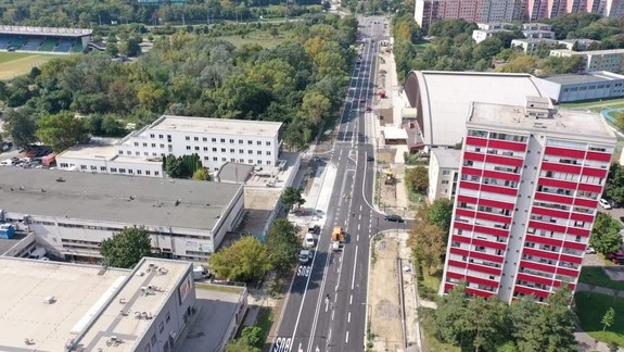 Rozsiahla rekonštrukcia a rozšírenie o dva pruhy: Komplexná premena Harmincovej v Dúbravke ide do finále