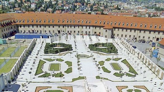 Ukázali obnovenú hradnú záhradu