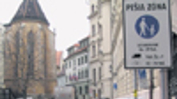 Pešia zóna na Františkánskej sa stáva parkoviskom  