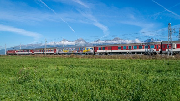 Jazdu vlakom z Košíc do Bratislavy vo štvrtok spestria amatérski umelci