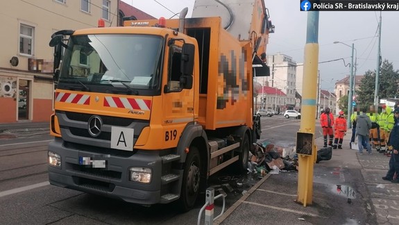OLO upozorňuje na niektoré parkujúce autá brániace odvozu odpadu