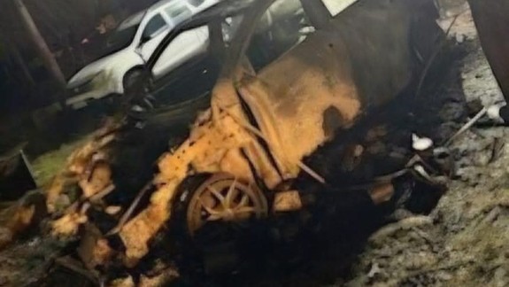 Na Elektrárenskej počas noci zhoreli dve autá