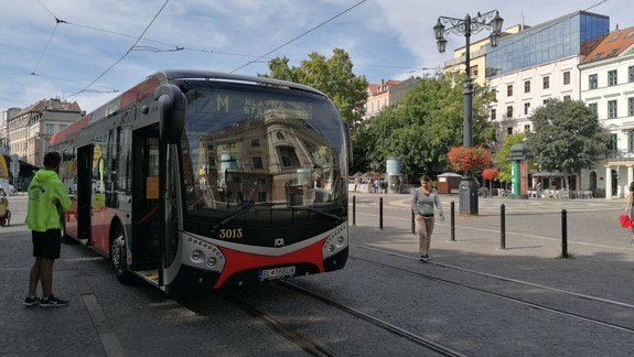 Cez víkend premávajú elektrobusy zdarma na linke M každých 15 minút