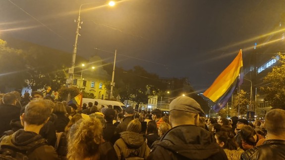 Tisícky ľudí sa zišli na Pochode za odsúdenie nenávisti voči LGBTI+ komunite