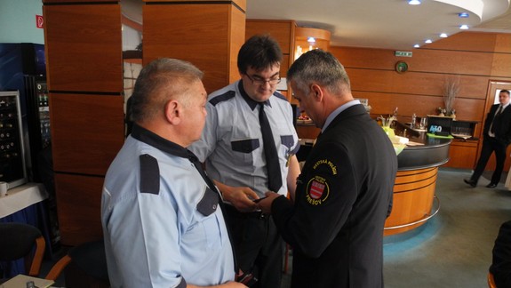 Pomohli zranenému cyklistovi i dobodaným bezdomovcom. Medzi ocenenými mestskými policajtmi sú aj tí bratislavskí