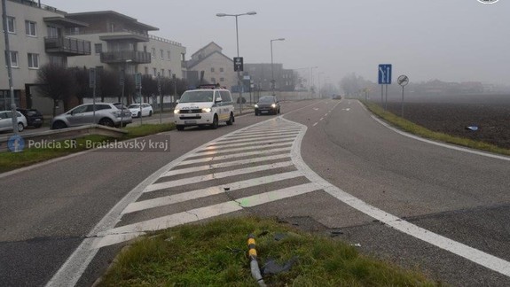 Kuriózny prípad z Rusoviec. Cudzinec si vypil, havaroval a pospal za volantom