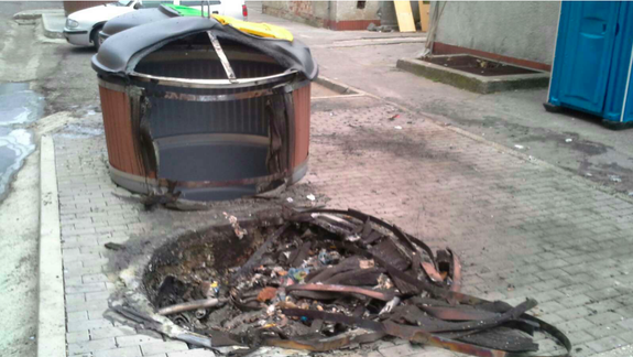 VIDEO: Niekto v noci podpálil v Pentagone drahé polopodzemné kontajnery! Aká veľká bude škoda?