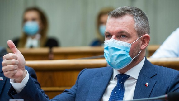 Pellegrini má COVID-19, skončil v karanténe