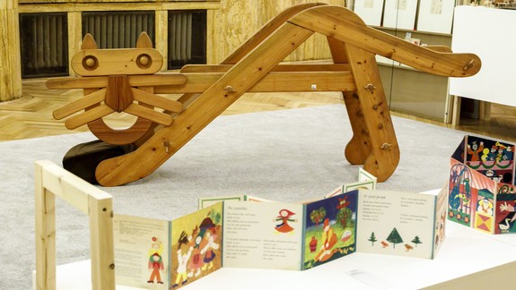 Spoznajú, s čím sa hral ich otec či babka: V SNM otvorili výstavu autorskej tvorby pre deti v socialistickom Československu